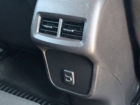 Used 2024 Chevrolet Equinox LT image 32