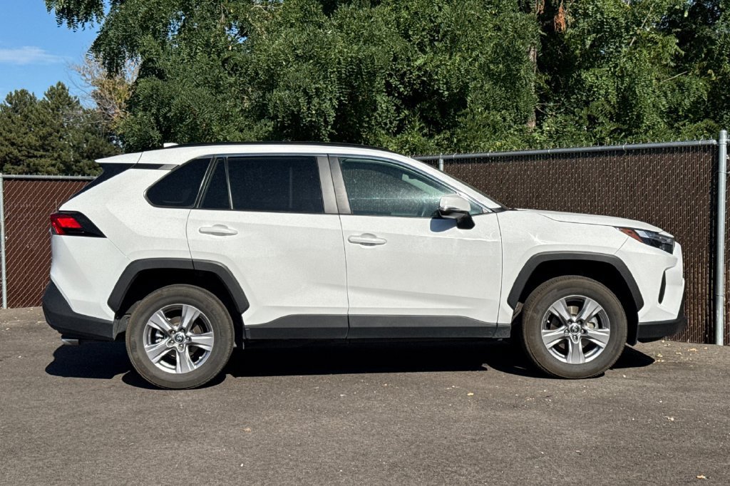 Used 2025 Toyota RAV4 XLE AWD/4WD image 11