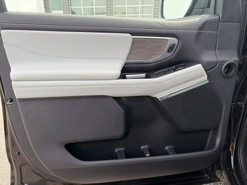 Used 2025 Ford Expedition Max Platinum w/ Platinum Ultimate Package AWD/4WD image 13