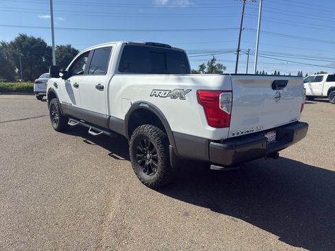 Used 2018 Nissan Titan PRO-4X w/ Pro-4x Convenience Package AWD/4WD image 7