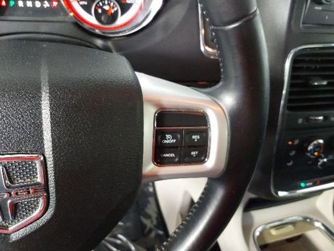 Used 2014 Dodge Grand Caravan SXT w/ UConnect Hands-Free Group FWD image 24