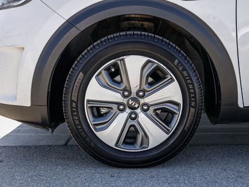 Used 2018 Kia Niro EX Premium FWD image 11