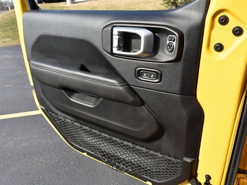 Used 2018 Jeep Wrangler Unlimited Sahara image 26