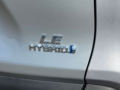 Certified 2024 Toyota RAV4 LE AWD/4WD image 31