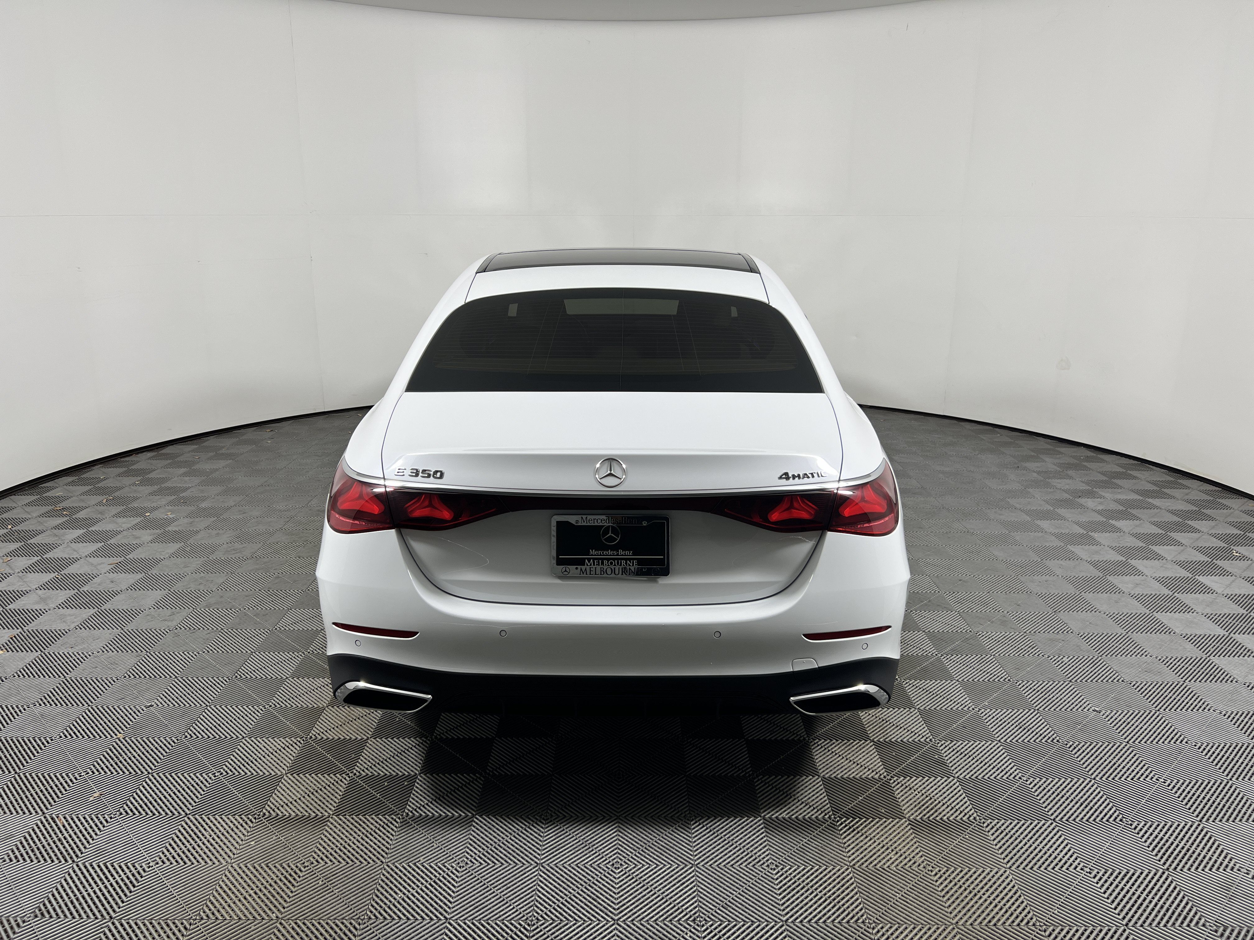 Used 2024 Mercedes-Benz E 350 4MATIC Sedan image 4