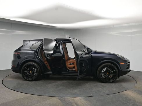 Used 2021 Porsche Cayenne Turbo w/ Premium Package Plus AWD/4WD image 57