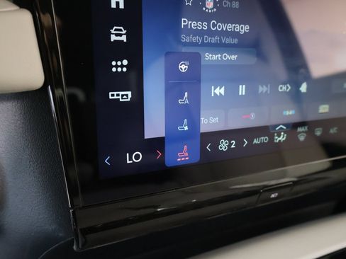New 2026 Lincoln Navigator Premiere AWD/4WD image 8