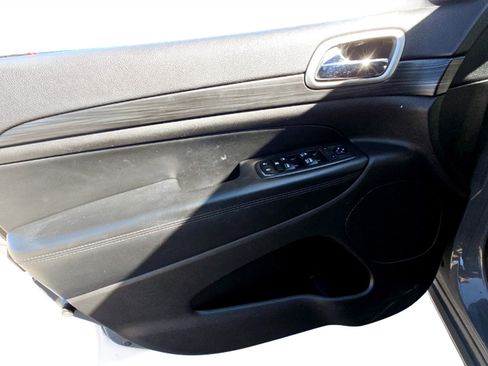 Used 2019 Jeep Grand Cherokee Altitude image 6