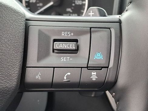 Used 2025 Nissan Rogue SV image 21