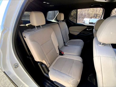 Used 2022 Chevrolet Traverse LS image 18