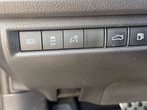 Used 2025 Toyota Camry SE w/ Convenience Package FWD image 20