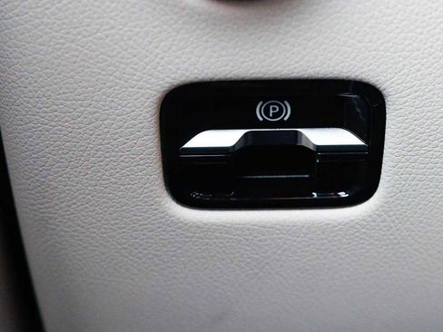 Used 2026 Mercedes-Benz GLC 300 4MATIC image 24