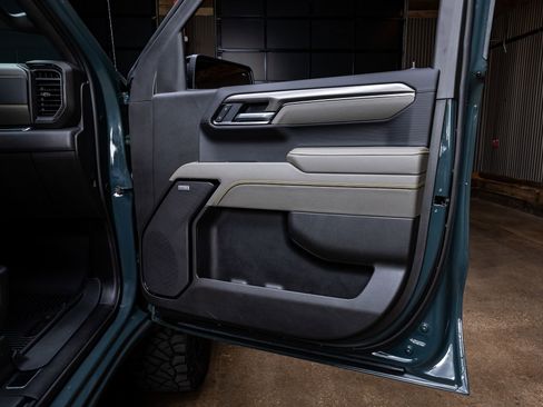 Used 2025 Chevrolet Silverado 1500 ZR2 w/ Technology Package image 35