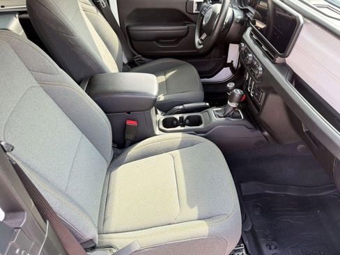 Used 2025 Jeep Wrangler Sport AWD/4WD image 25