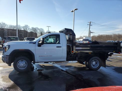 New 2025 GMC Sierra 3500 Pro w/ Convenience Package image 8