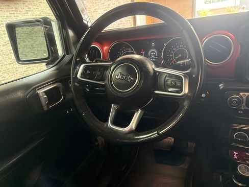 Used 2019 Jeep Wrangler Unlimited Rubicon AWD/4WD image 17
