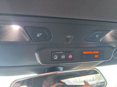 Used 2020 Chevrolet Camaro LT image 27