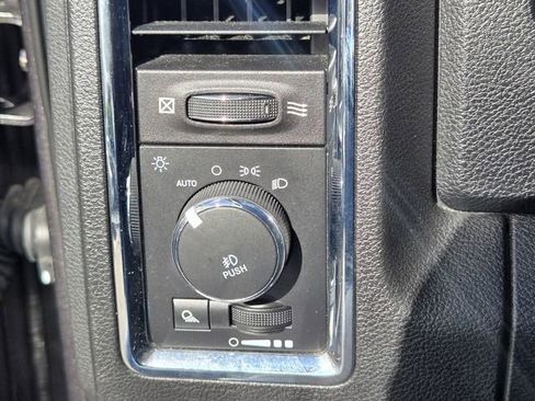 Used 2018 RAM 1500 Laramie image 24