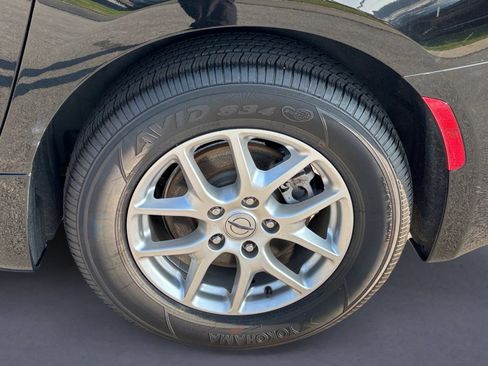Used 2024 Chrysler Voyager LX FWD image 9