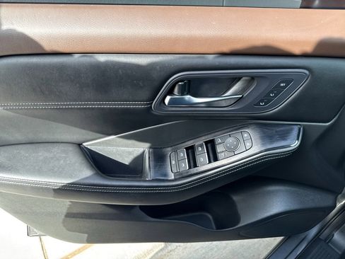 Used 2023 Nissan Rogue SL image 16