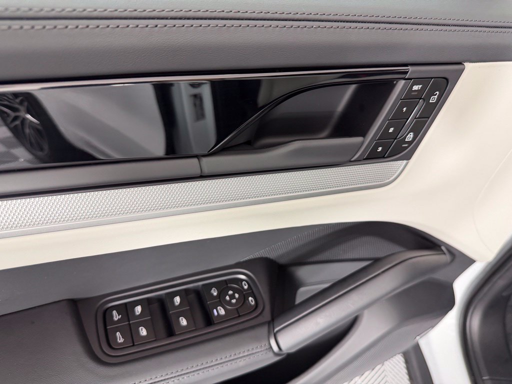Used 2026 Porsche Cayenne Coupe AWD/4WD image 18