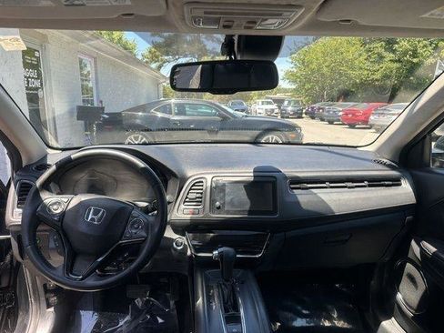Used 2021 Honda HR-V EX-L image 16