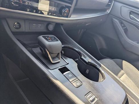Used 2025 Nissan Rogue SV FWD image 8