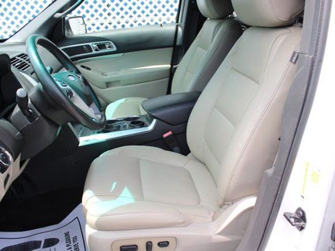 Used 2015 Ford Explorer XLT w/ Equipment Group 202A FWD image 11