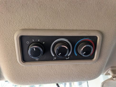 Used 2023 Chevrolet Express 3500 LS RWD image 23