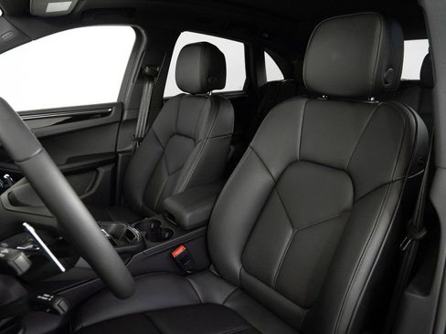 Certified 2026 Porsche Macan AWD/4WD image 5