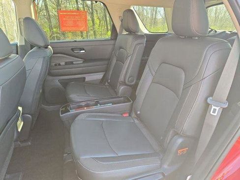 Certified 2025 Nissan Pathfinder SL w/ SL Premium Package image 28