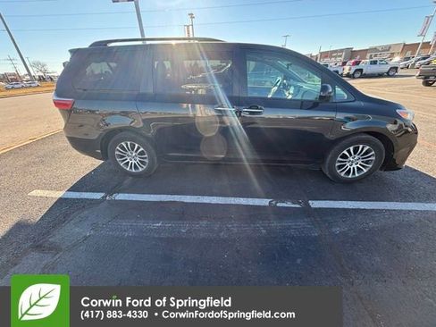 Used 2019 Toyota Sienna L image 6