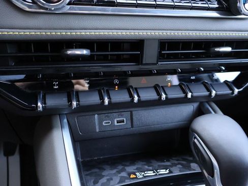 Used 2024 Chevrolet Colorado ZR2 w/ ZR2 Convenience Package III image 28