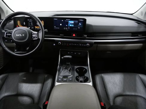 Used 2025 Kia Carnival FWD image 9