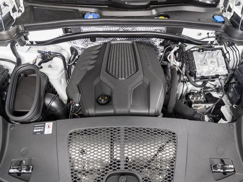 Certified 2025 Porsche Macan image 35