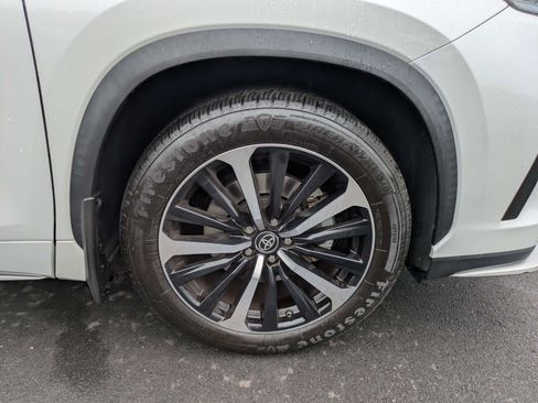 Used 2022 Toyota Highlander XSE FWD image 14