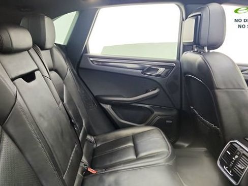 Used 2018 Porsche Macan AWD/4WD image 24