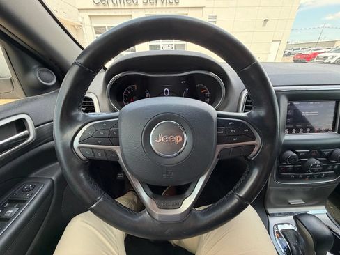 Used 2019 Jeep Grand Cherokee Laredo RWD image 9