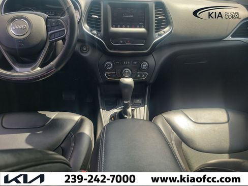 Used 2019 Jeep Cherokee Latitude Plus FWD image 18