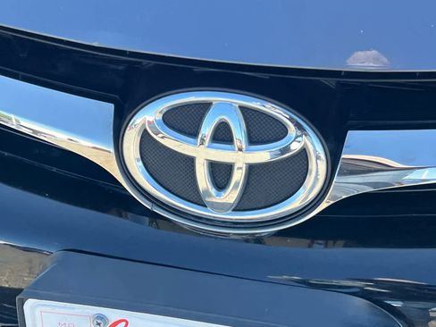 Used 2017 Toyota Camry SE image 13