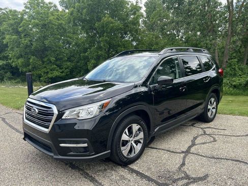 Used 2019 Subaru Ascent Premium AWD/4WD image 2