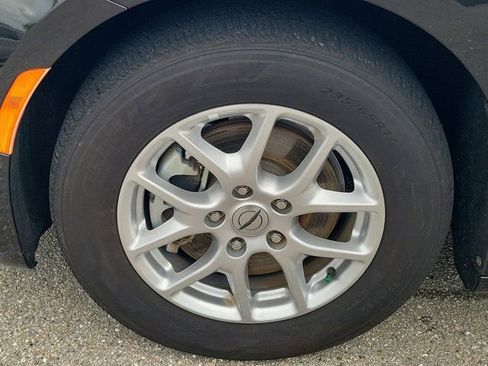 Used 2023 Chrysler Pacifica Touring-L FWD image 12