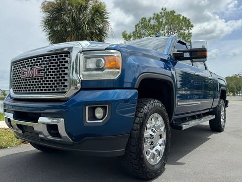 Used 2015 GMC Sierra 2500 Denali w/ Duramax Plus Package AWD/4WD image 3