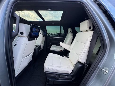 Used 2025 Chevrolet Tahoe Premier AWD/4WD image 13