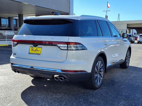 New 2026 Lincoln Aviator Premiere image 2