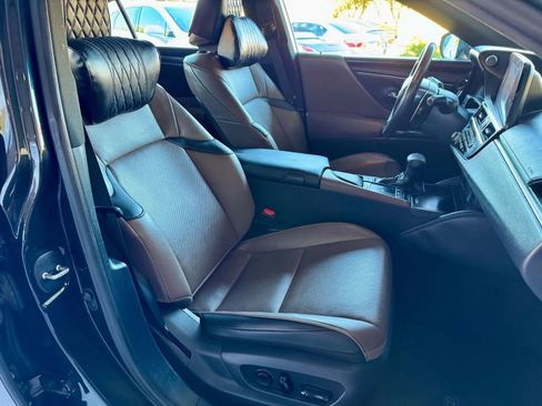 Used 2022 Lexus ES 350 w/ Premium Package image 17