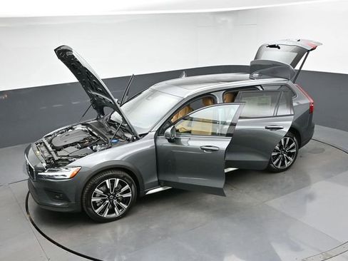 New 2026 Volvo V60 B5 Cross Country Ultra w/ Protection Package Premier AWD/4WD image 54
