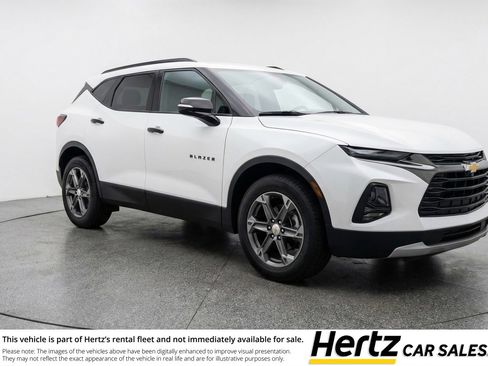 Used 2025 Chevrolet Blazer LT image 1