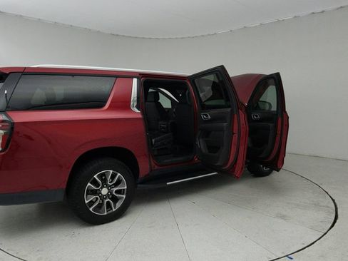 Certified 2021 Chevrolet Suburban LT w/ LT Signature Package RWD image 12