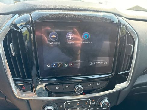 Used 2021 Chevrolet Traverse LT w/ LT Premium Package AWD/4WD image 14